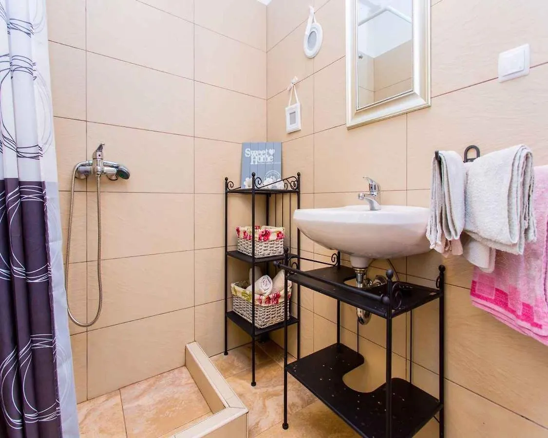 Apartment In Vrbnik/Insel Krk 36858 Croazia